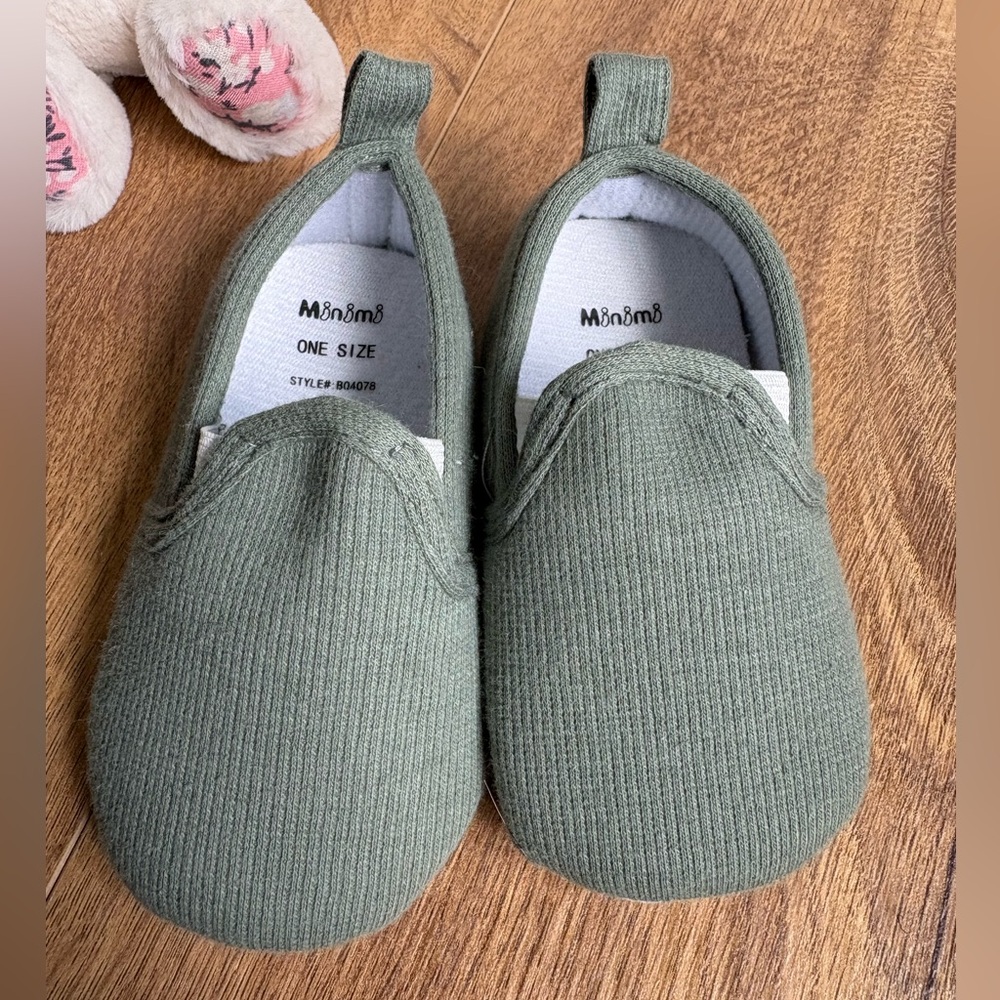 Cozy Green Knit Slippers for Relaxed Comfort